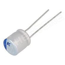 A758KK687M0JAAE014 / Kondenzátor, polimer, 680µF, 6.3V DC, Ø8x8mm, 3.5mm, ±20%, -55...105°C, THT, low ESR (A758KK687M0JAAE014 / KEMET)